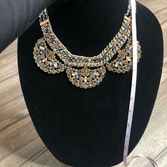 2/$30 Green Gold sparkly beaded necklace - Picture 7 of 7